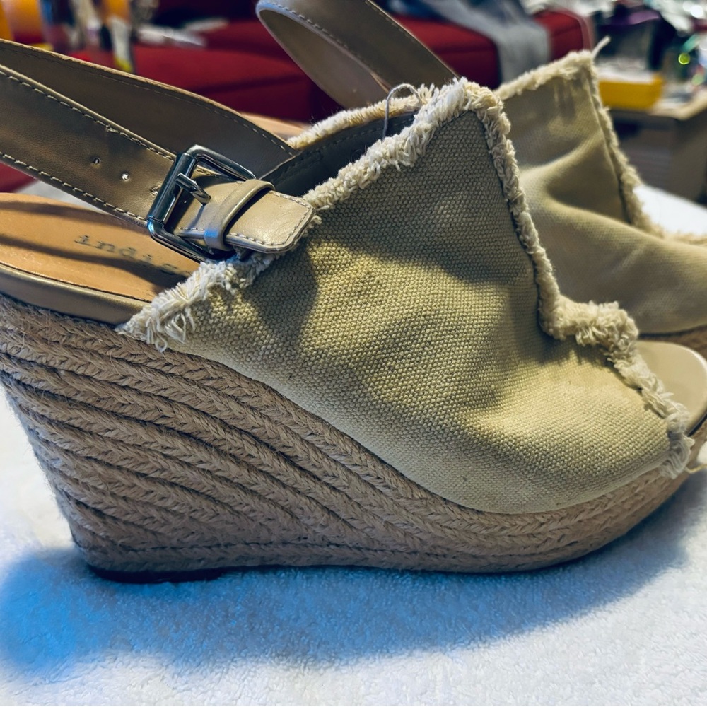 Almost Brand New Wedges By INDIGO ROAD - Size 7.5 M - Wedge Height 4 “ - box 25